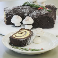 Bûche de Noël (French Yule Log Cake) - International Desserts Blog