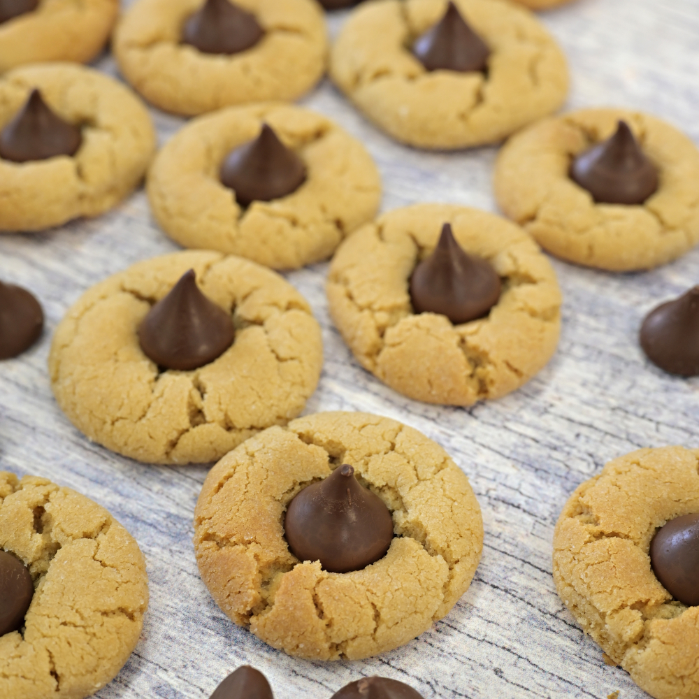 peanut blossom cookies - best cookies to ship - Minette Rushing
